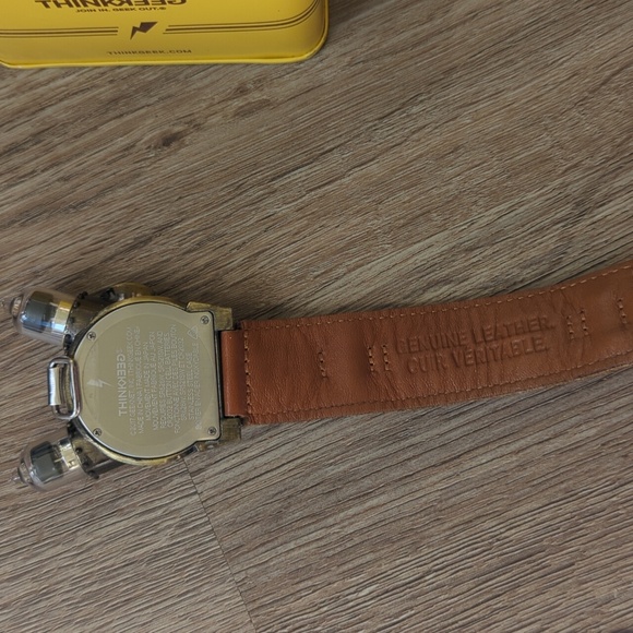 Tesla Thinkgeek Steampunk Watch with Brown Leather Strap And Keys - Picture 5 of 7